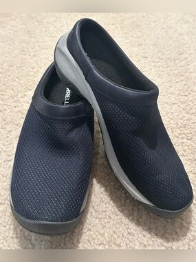 Merrell Women’s Slip-On Encore  Breeze 4 J001420 mule/clog shoe EUC 9 Mesh Navy